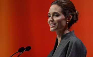 Анджелина Джоли получила почетный титул от Королевы Великобритании