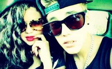 Селена Гомес и Джастин Бибер изучают Библию вместе