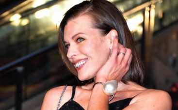 Мила Йовович поставила дочь на голову (ФОТО)