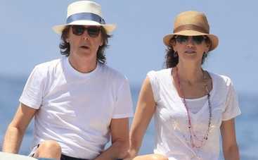 Пол Маккартни отдыхает в Испании на яхте с женой (ФОТО)