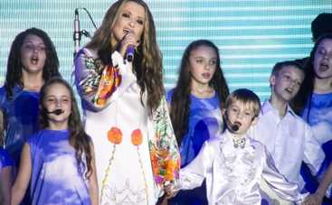 Наталья Могилевская выпустила на сцену детей и голубей (ФОТО)