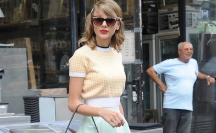 Что модно этим летом: Тейлор Свифт и звёзды Голливуда выбирают короткие юбки