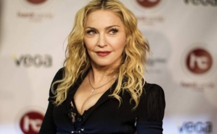 Мадонна получила повестку в суд