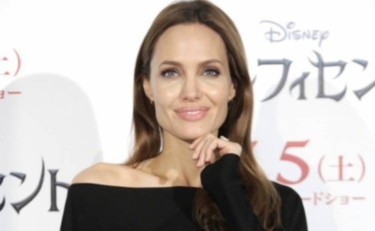 Анджелина Джоли и Брэд Питт организовывают сыну свидания с девушкой