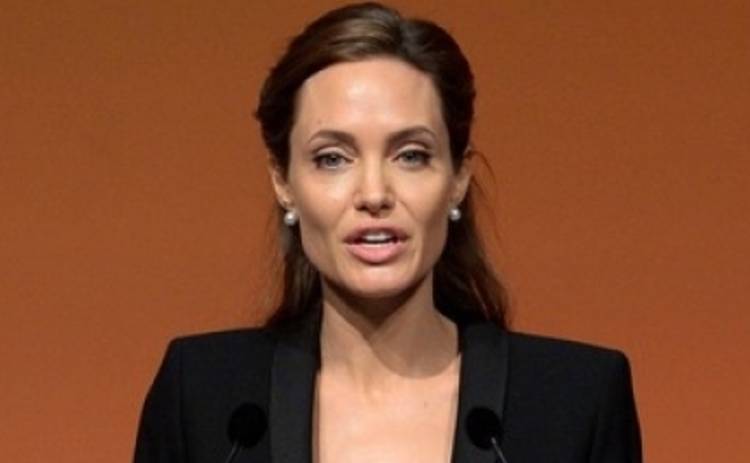 Анджелина Джоли будет судиться из-за своей бурной молодости