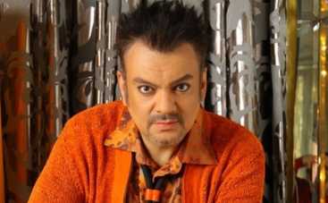 Филипп Киркоров выступает под обезболивающим и ходит с палочкой