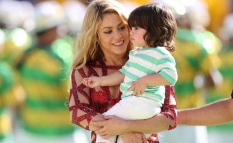 Закрытие ЧМ 2014: Шакира пришла босиком и с ребенком (ФОТО)