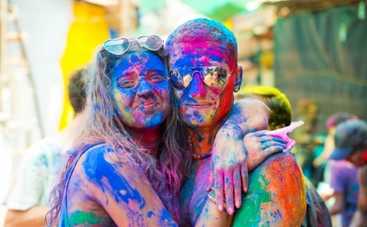 Куда пойти в Киеве 9-10 августа: фестиваль красок Холи, праздник цветов в Пирогово и на ярмарку Солнцедень