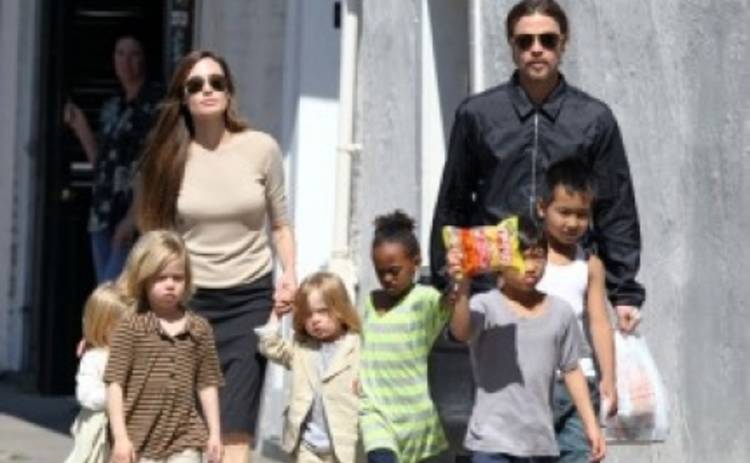 Анджелина Джоли покажет всех своих детей в фильме Клеопатра