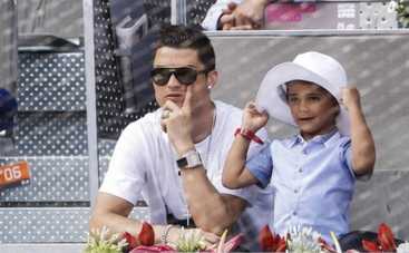 Сын Криштиану Роналду растет без матери