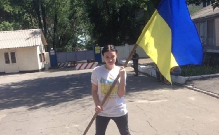 Анастасия Приходько поддерживает военных в Мариуполе