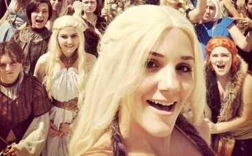 Comic Con 2014: фанатка сделала селфи с 46 косплеерами Игры престолов (ФОТО)