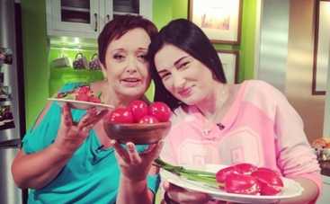 Все буде смачно: Консервируем помидоры вместе с Настей Приходько (ВИДЕО)