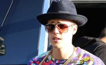 Джастин Бибер напугал медведя и спас рыбака