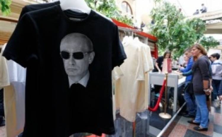Микки Рурк и Стивен Сигал пригрели Путина на груди