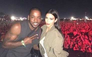 Ким Кардашьян уединилась с мужем в лифте (ФОТО)