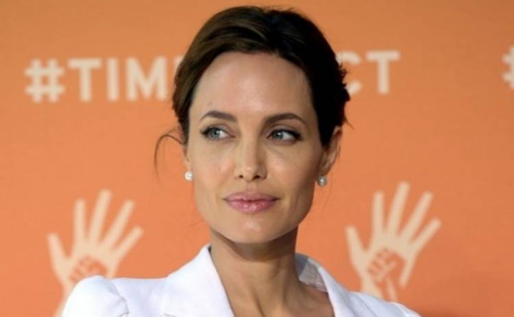 Анджелина Джоли запрещает Брэду  Питту сниматься в любовных сценах