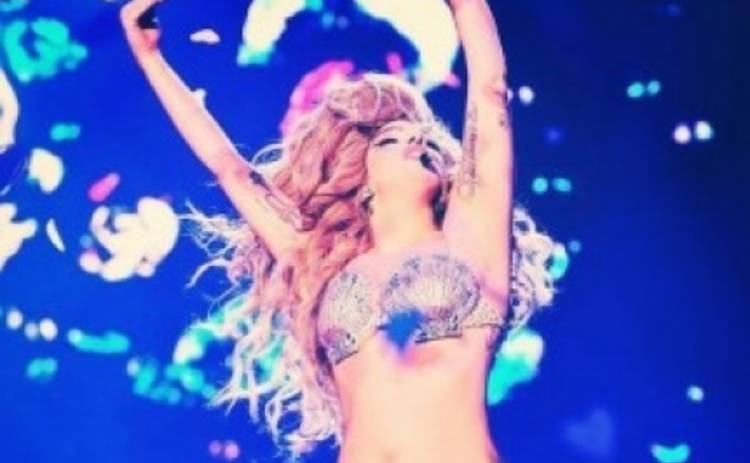 Lady GaGa критикуют за лишний вес