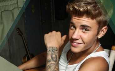 Джастин Бибер избавился от своих усов (ВИДЕО)