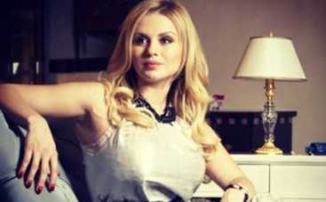 Анна Семенович травмировалась на сцене (ФОТО)