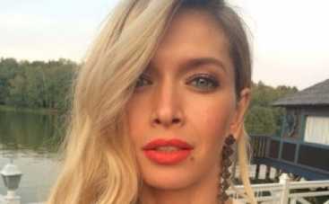 Вера Брежнева попрощалась с летом и показала фото в купальнике