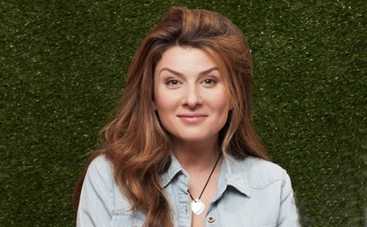 День знаний: Жанна Бадоева нарядила дочку в вышиванку (ФОТО)