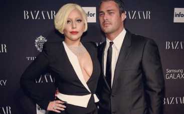 Леди Гага показала свою грудь