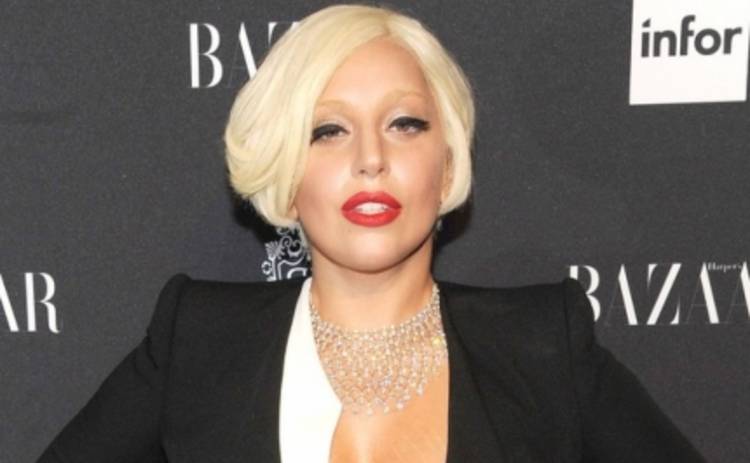 Леди Гага закрыла рот своим богатеньким фанатам