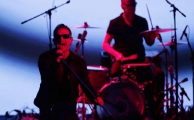 На презентации iPhone 6 группа U2 представила новый альбом