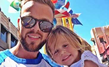 Максим Чернявский развлекает дочек, пока Седокова в отпуске (ФОТО)