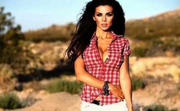 Анна Седокова постоянно проверяет портфели своих детей