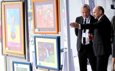 В Польше прошла художественная выставка "Моя мирная Украина" (ФОТО)