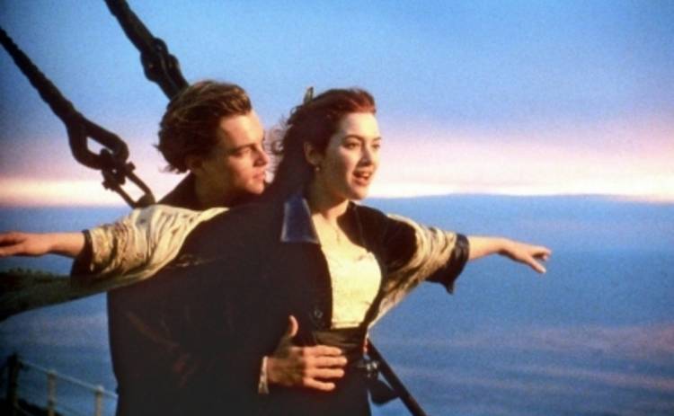Леонардо ДиКаприо и Кейт Уинслет помогают последнему живому пассажиру Титаника