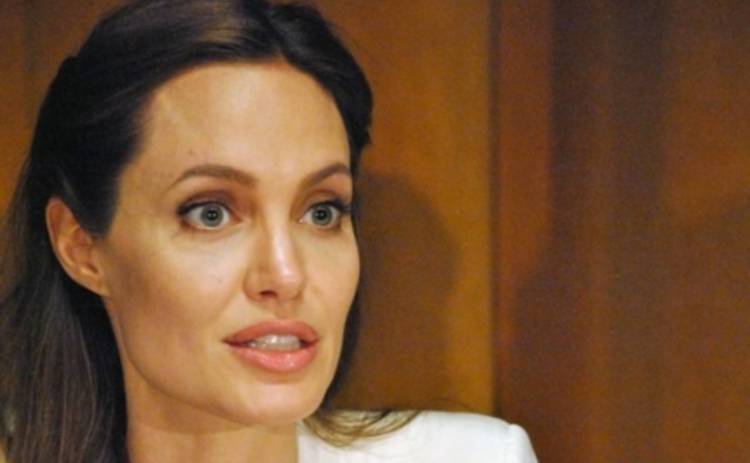 Анджелина Джоли поможет защитить африканских слонов