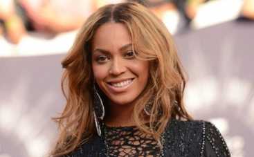 Обнаженная Бейонсе показала беременный живот (ФОТО)