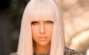 Lady Gaga имитировала секс на сцене (ФОТО)