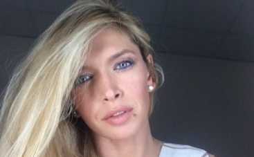 Вера Брежнева тренируется по книге (ФОТО)