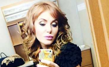 Слава из НеАнгелов засветила округлившийся животик (ФОТО)