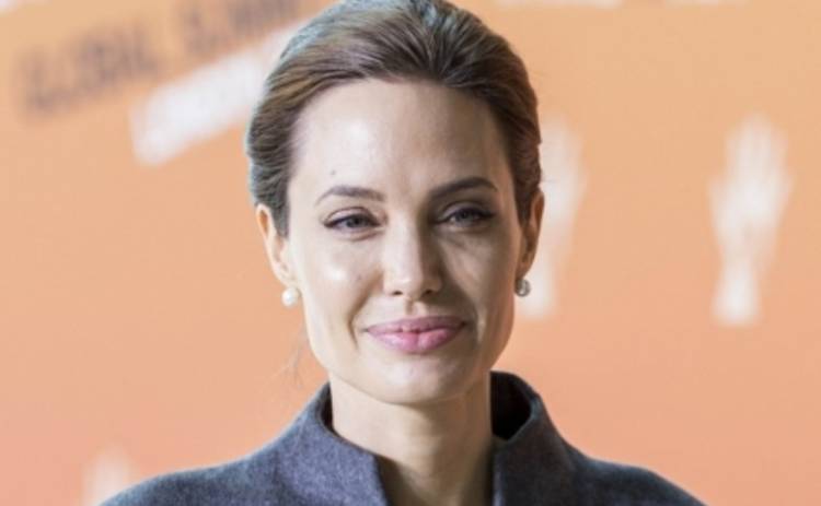 Анджелина Джоли получила орден за борьбу с сексуальным насилием (ФОТО)