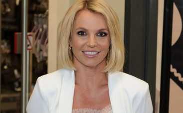 Бритни Спирс устроила семейный ужин для своих танцоров (ФОТО)