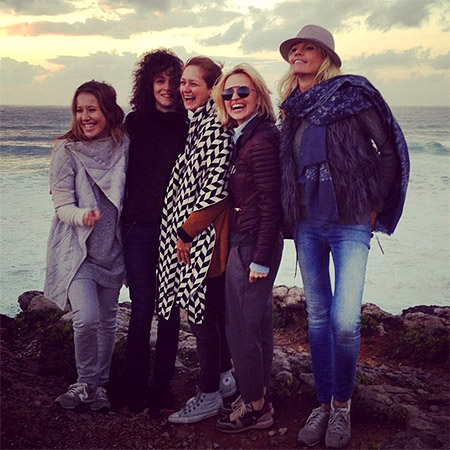Ксения Собчак с подругами Виктория Исакова и Ксения Раппопорт, ювелир Яна Расковалова и певица Саша Даль.