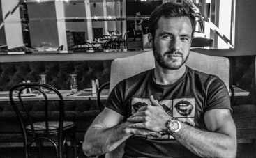 Холостяк 5: Сергей Мельник похвастался голым торсом (ВИДЕО)