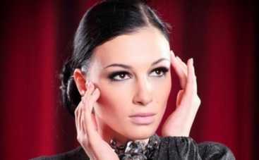 Анастасия Приходько взялась за оружие (ФОТО)