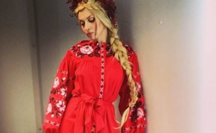 Оля Полякова примерила платье-вышиванку (ФОТО)