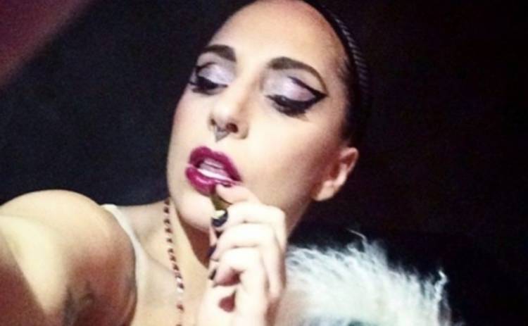 Леди Гага: Элтон Джон мне помогает с наркотой