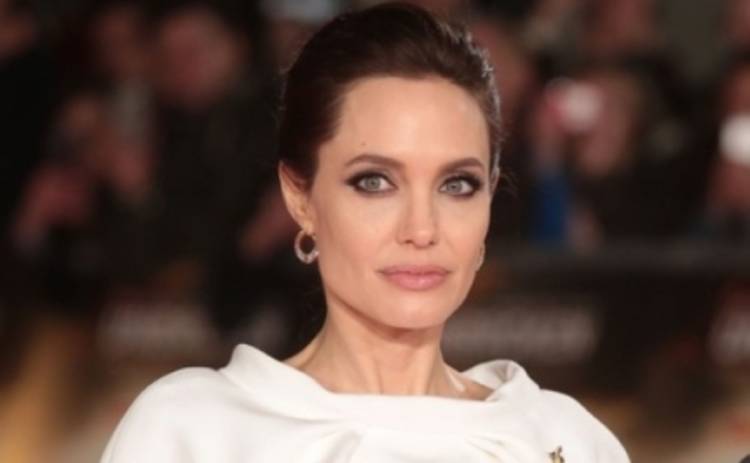 Анджелина Джоли представила в Лондоне фильм Несломленный (ФОТО)