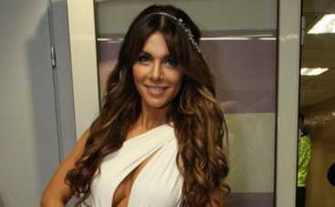 Анна Седокова приоткрыла двери спальни