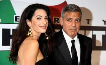 Джордж Клуни заставляет жену рожать