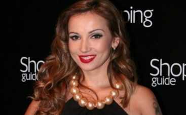 Анфиса Чехова плескалась с Абрикосиком в бассейне (ФОТО)