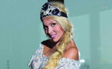 Оля Полякова замахнулась на скулы Анжелины Джоли (ФОТО)